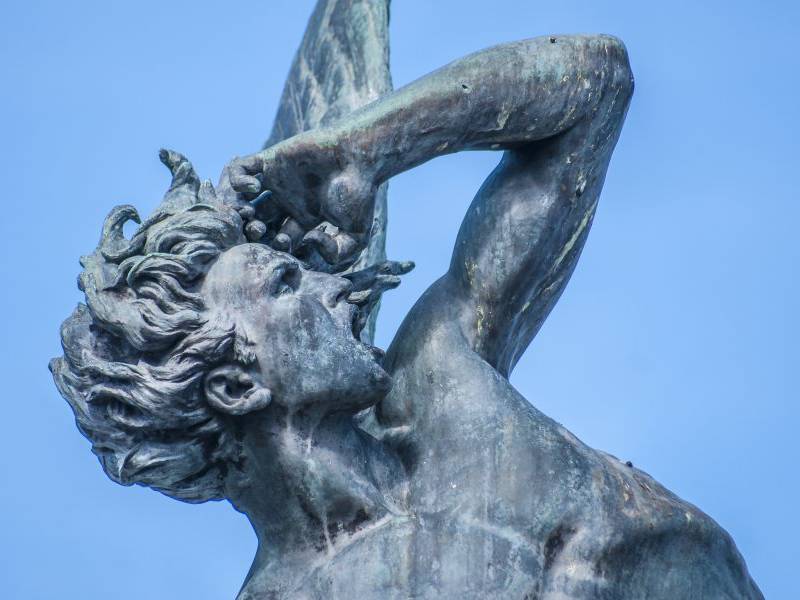 fallen angels: l’espansione del debito di categoria BBB è stata ampiamente documentata, ma fino all’esordio di questa crisi, la maggior parte dei commentatori mostrava un certo ottimismo riguardo al rischio che i casi di fallen angels potessero aumentare (grafico 3 in basso). Anche le agenzie di rating sembravano disposte a concedere il beneficio del dubbio ai dirigenti societari coinvolti in operazioni di acquisizione finanziate a debito