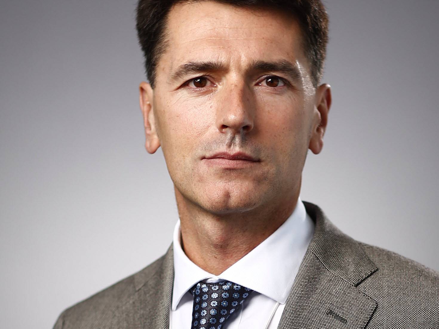 Pir alternativi, Davide Serra di Algebris presenta con Hedge Invest il nuovo fondo azionario ELTIF focalizzato sulle Pmi italiane