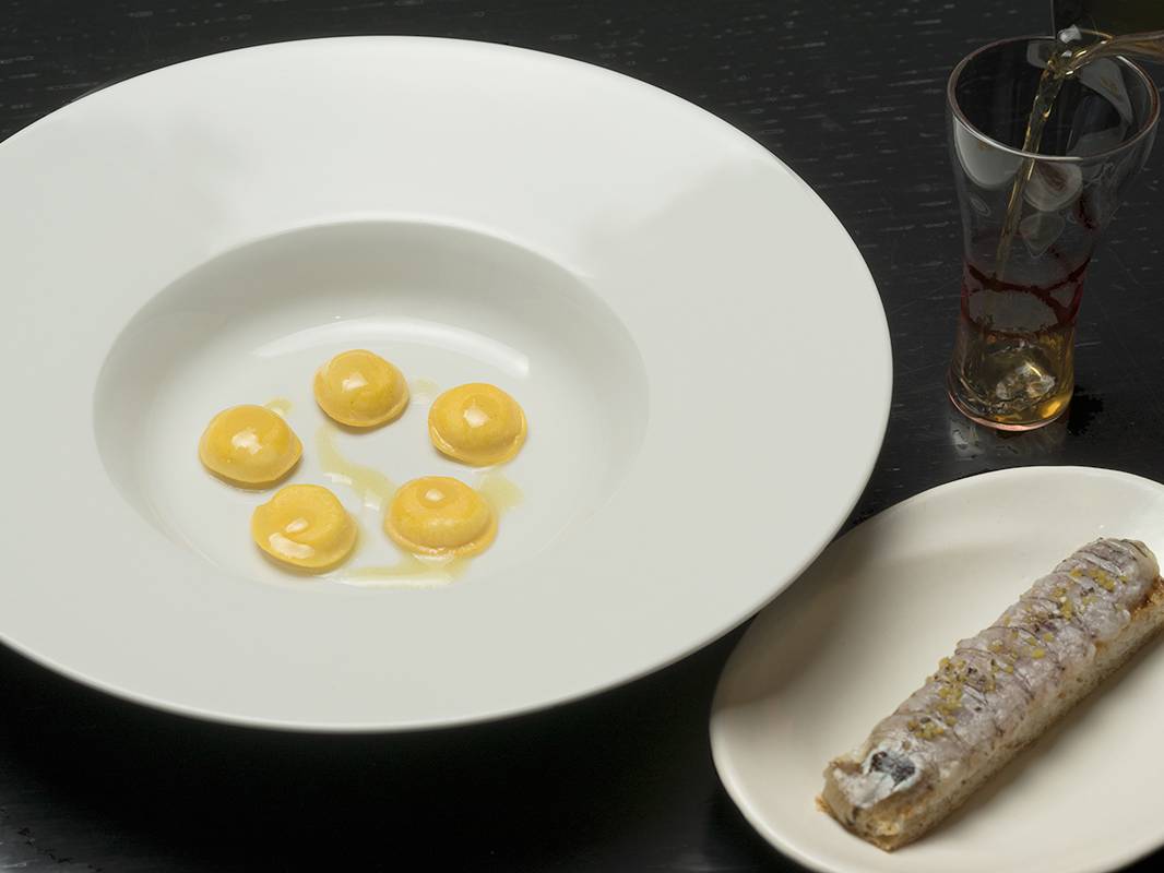 Chef Andrea Berton, Brodo di cicale di mare,con ravioli aglio, olio e peperoncino