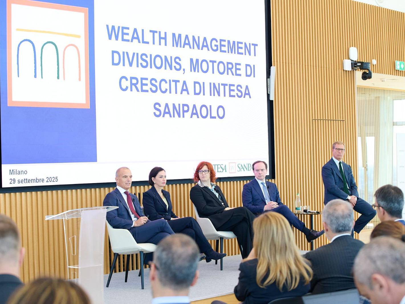 Wealth Management Divisions Intesa Sanpaolo