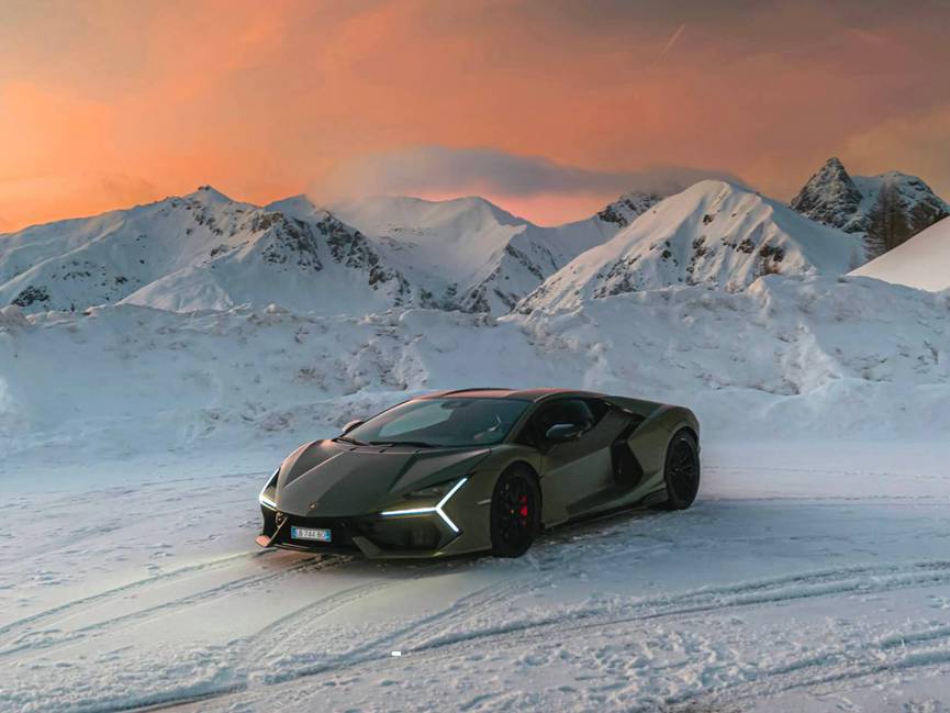 Lamborghini Revuelto